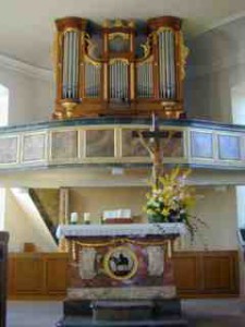 Kirche Allmannsweier: Orgel und Altar